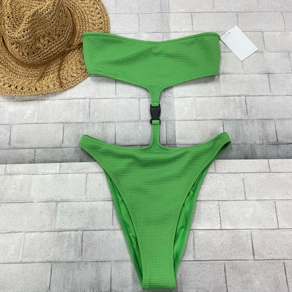 [NEW] TWIIN Vice Buckle One-piece - Picture 10 of 13